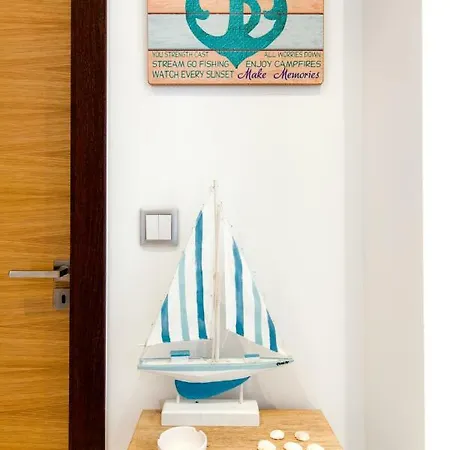 Apartament Sea & Sea Apartment, Be Moments From The Beach