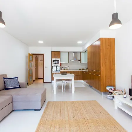 Apartament Sea & Sea Apartment, Be Moments From The Beach