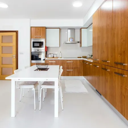Apartament Sea & Sea Apartment, Be Moments From The Beach